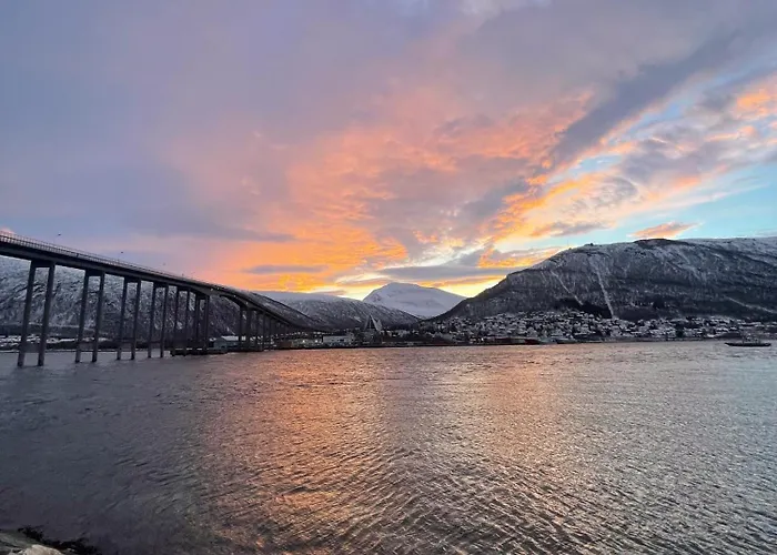 Northstay - The Northview Retreat, Free Parking, Amazing Ocean Views * Tromsø