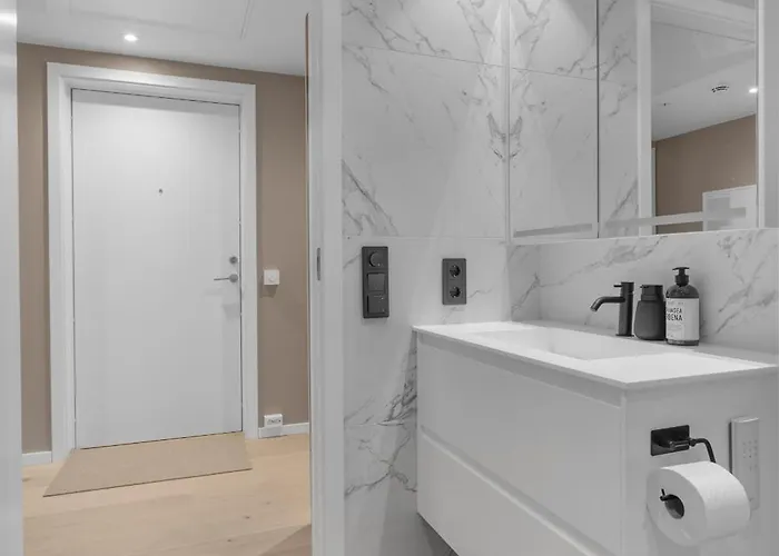 Northstay - The Northview Retreat, Free Parking, Amazing Ocean Views Tromsø