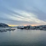 Northstay - The Northview Retreat, Free Parking, Amazing Ocean Views Apartmán Tromsø