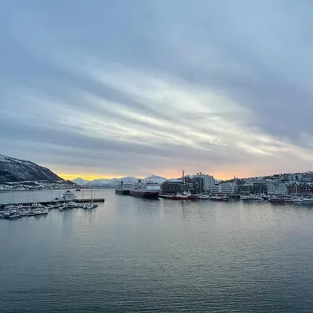 Northstay - The Northview Retreat, Free Parking, Amazing Ocean Views Appartement Tromsø