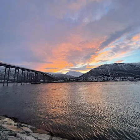 Northstay - The Northview Retreat, Free Parking, Amazing Ocean Views * Tromsø