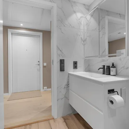 Northstay - The Northview Retreat, Free Parking, Amazing Ocean Views Tromsø